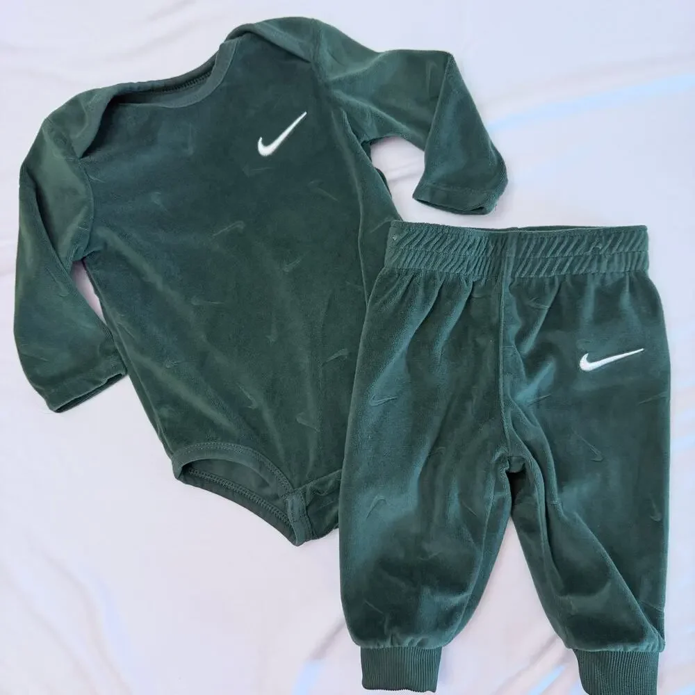 Nike Velour Long Sleeve Bodysuit and Sweatpants 2-Piece Set Sz 6mo